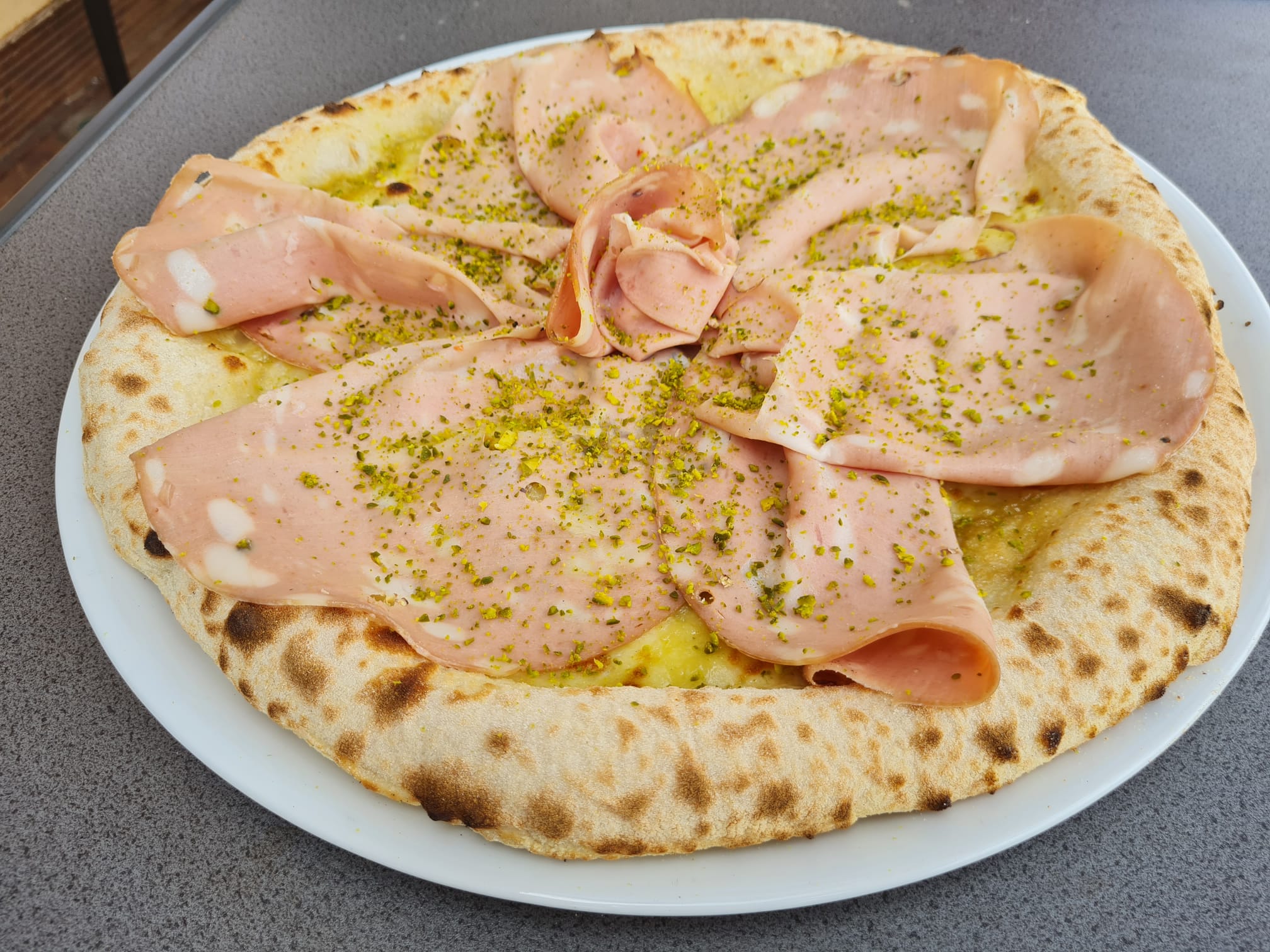 Pizza mortadelle pistache